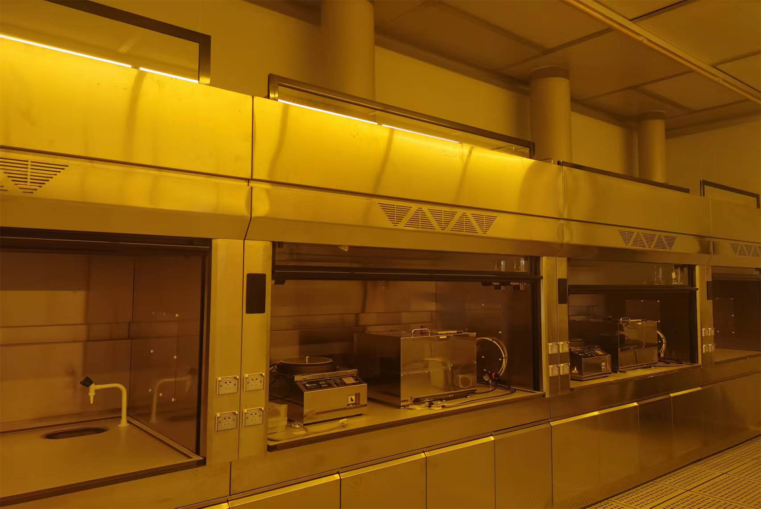 萬級(jí)潔凈車間裝修 萬級(jí)潔凈車間裝修